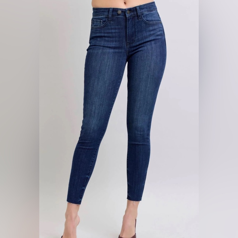 NWOT - Judy Blue - Mid Rise Raw Hem Skinny Jeans - Womans Size 0/24